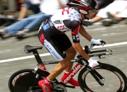 开云平台-东契奇与戈贝尔的沉默凝视，一场年度焦点战中，篮球如何变作西部片的生死对决？