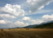 开云体育入口-破译跨时空双线战局，从伯纳乌的控球漩涡到篮球场的铁壁窒息战