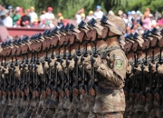 开云官网-沉默的领袖，巴斯托尼的沉默不是平静，而是雷暴前的真空