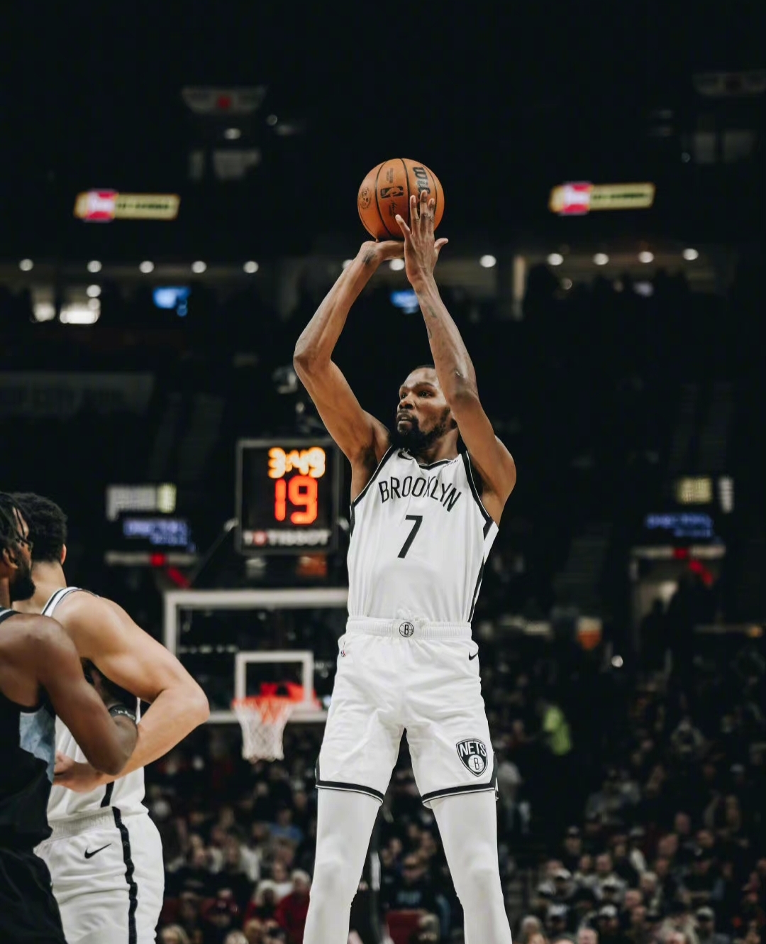 双线作战不利，开拓者客场失利