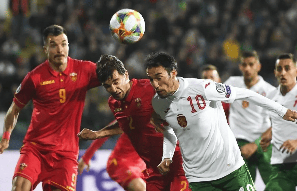 包含捷克队选手集体奋发，协力向前的词条