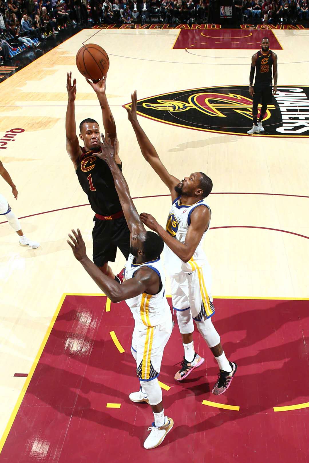 关于骑士黯然输球，战力不济招议论的信息