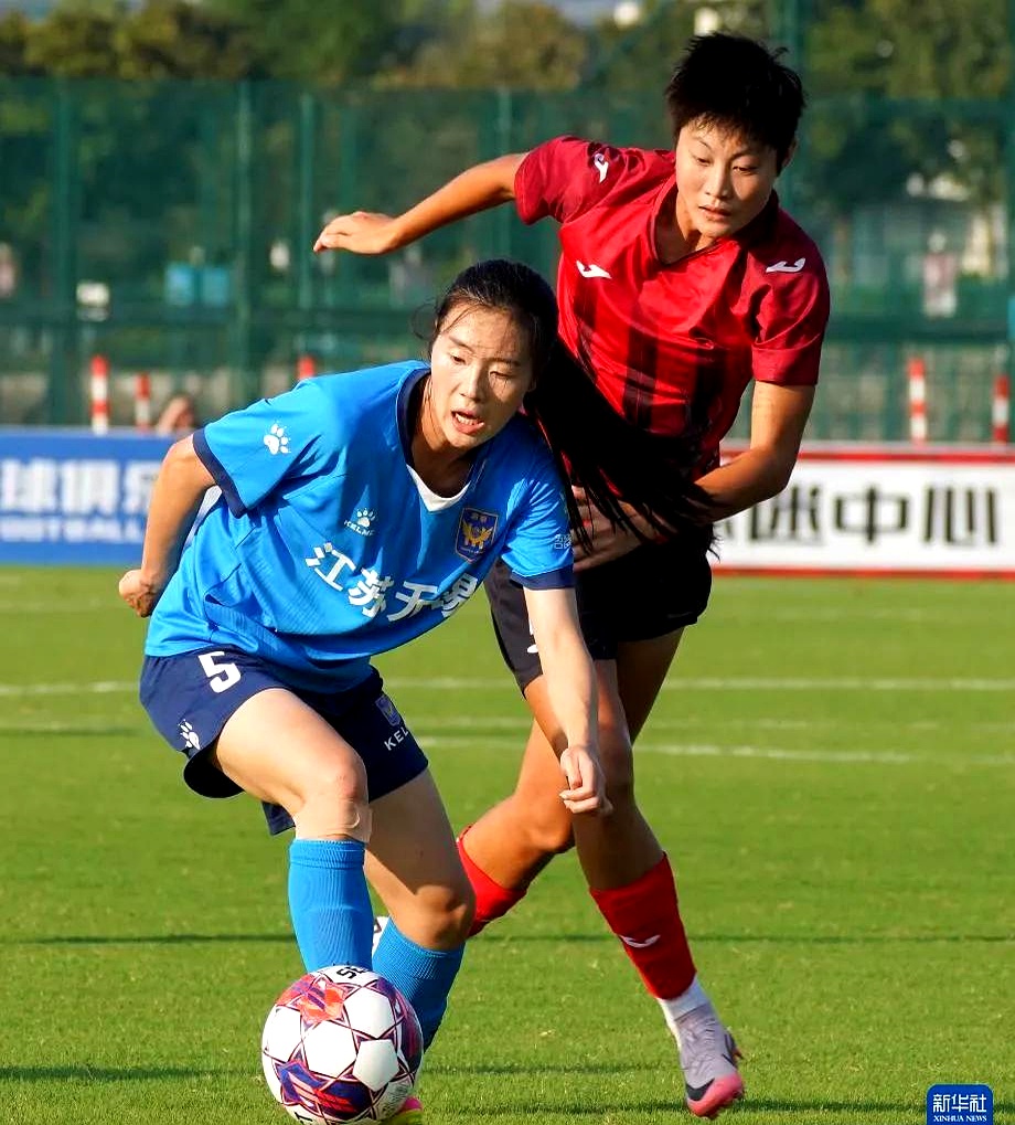 关注体育赛事热点，女足球队备战聚精会神的简单介绍