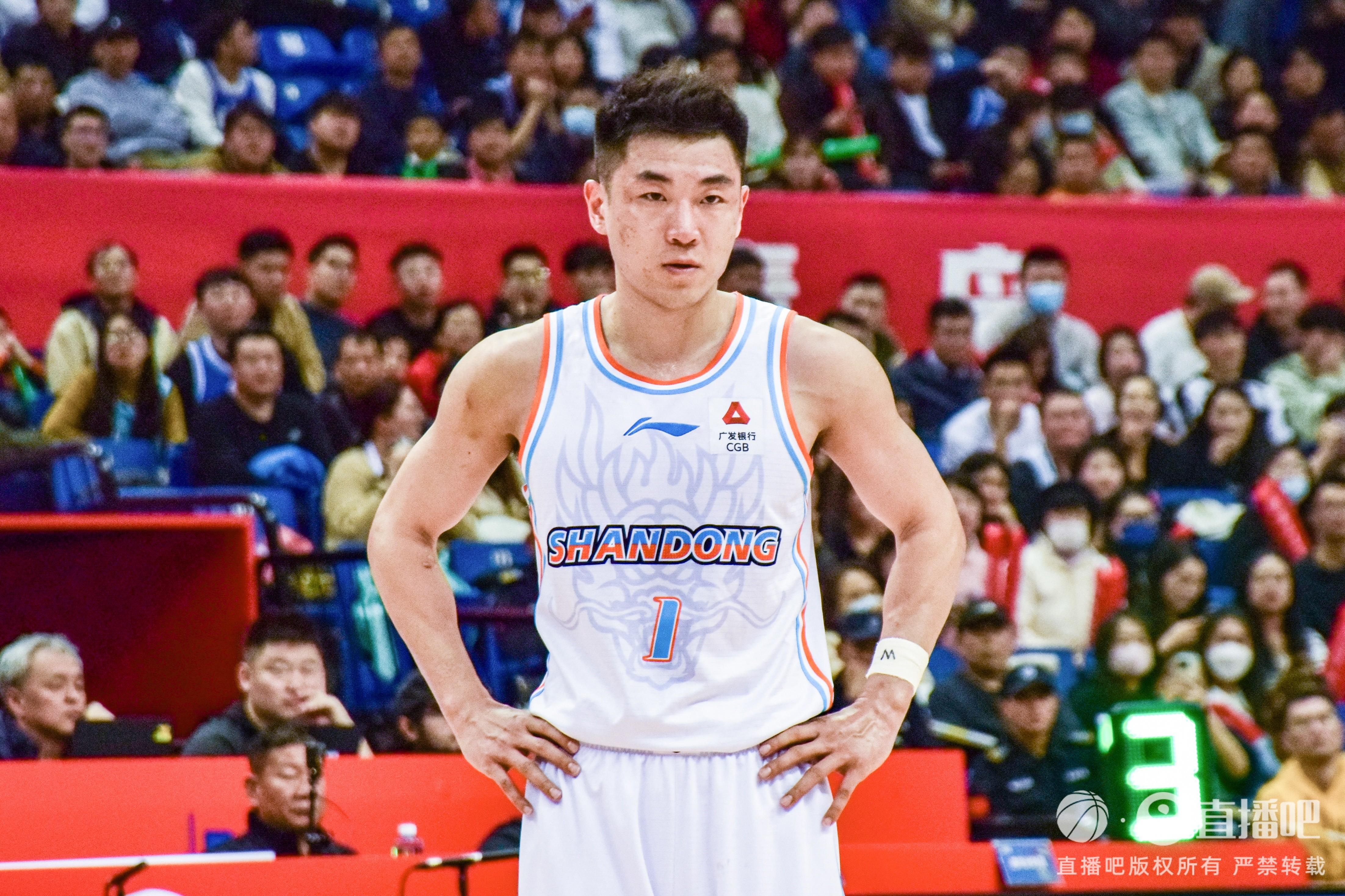 上海队轻取雄鹿，高诗岩状态火热的简单介绍