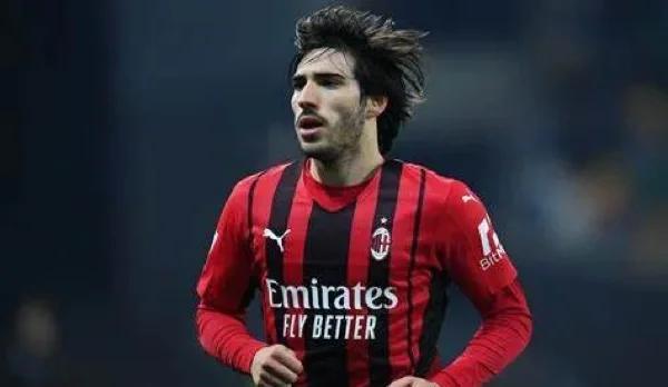 AC米兰队气质出众,截胜对手实现逆袭 AC米兰队气质出众,截胜对手实现逆袭