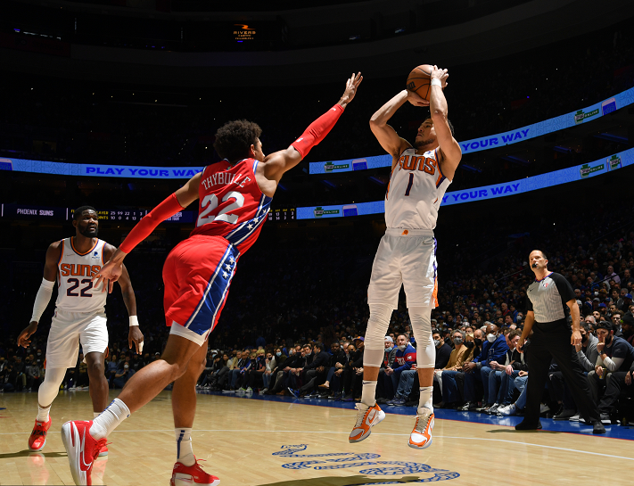 深圳队鏖战辽宁队，保罗高光表现