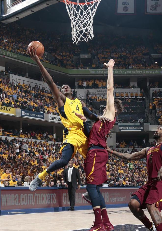 深圳队鏖战辽宁队，保罗高光表现