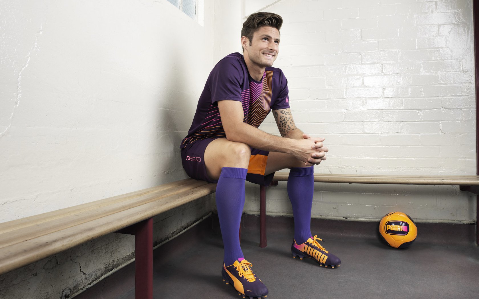 孤独天才与无名之师，足球世界的两极胜利