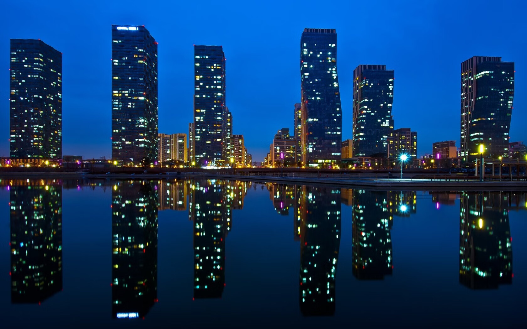 F1新赛季揭幕战之夜，爱德华兹的攻防转换艺术